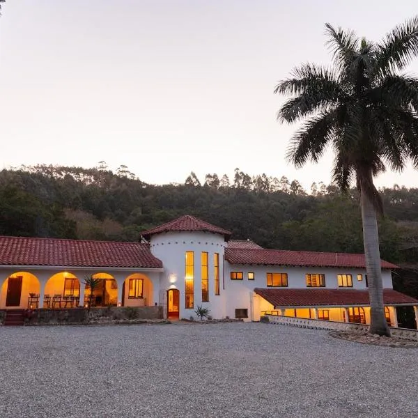 Villa Colinas at Serenity Hills, hotel in Margate