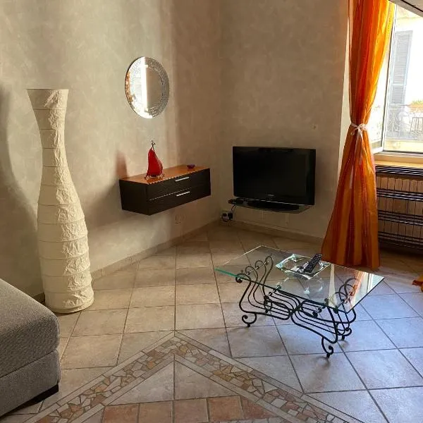 Appartamento centro storico davanti al Duomo di Pavia: Pavia şehrinde bir otel