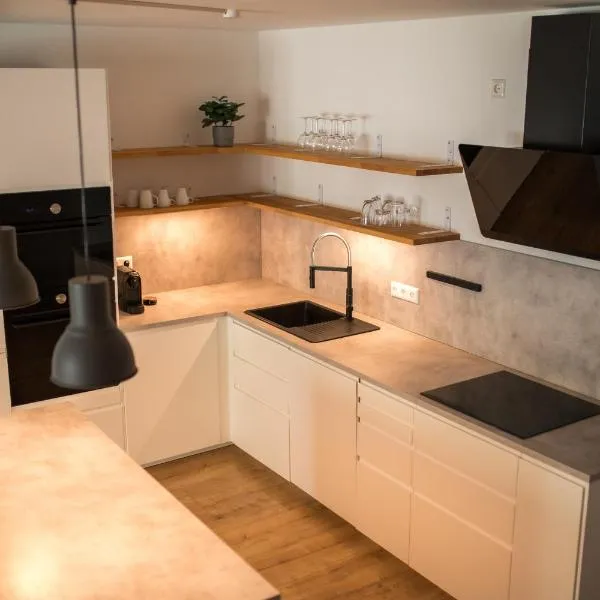 HUGOS Design House am Waldrand - ruhig & modern, hotel en Bensheim