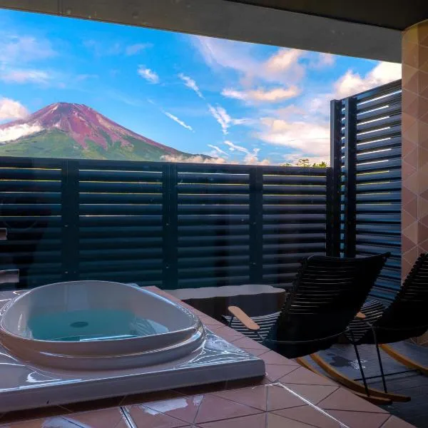 Mt Fuji View and Private Sauna Ryokan Shizuku しずく, hotel a Yamanakako