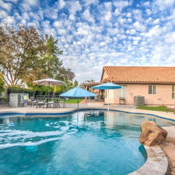 Route 66 Oasis in Downtown Gilbert with Heated Pool & Mini Golf, hotel in Gilbert