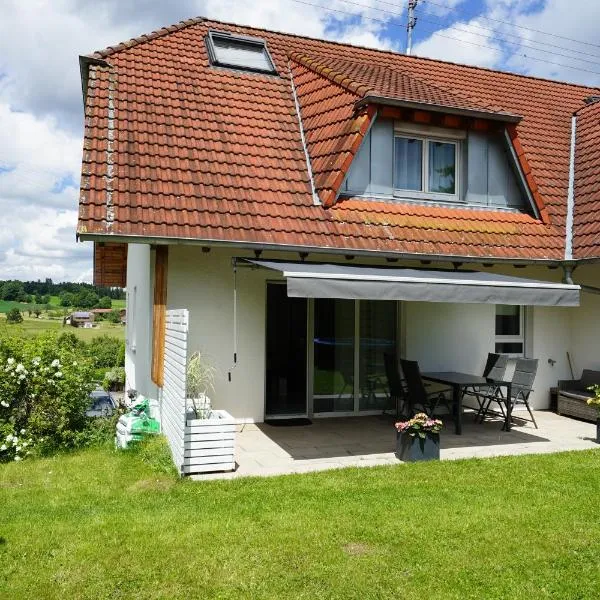 Ferienwohnung mit gemütlicher Terrasse im Nordschwarzwald, hotel v destinaci Oberreichenbach
