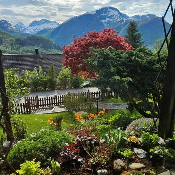 Leilighet med fantastisk utsikt!, hotel v destinaci Sykkylven