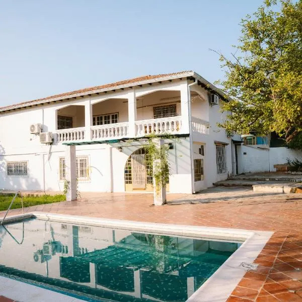 Casa Amistad, hótel í Areguá