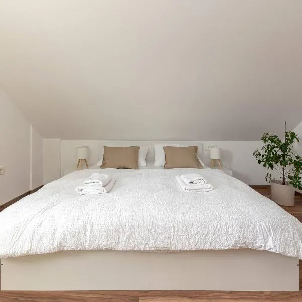 LOGAR Apartments, hotel v destinaci Preddvor