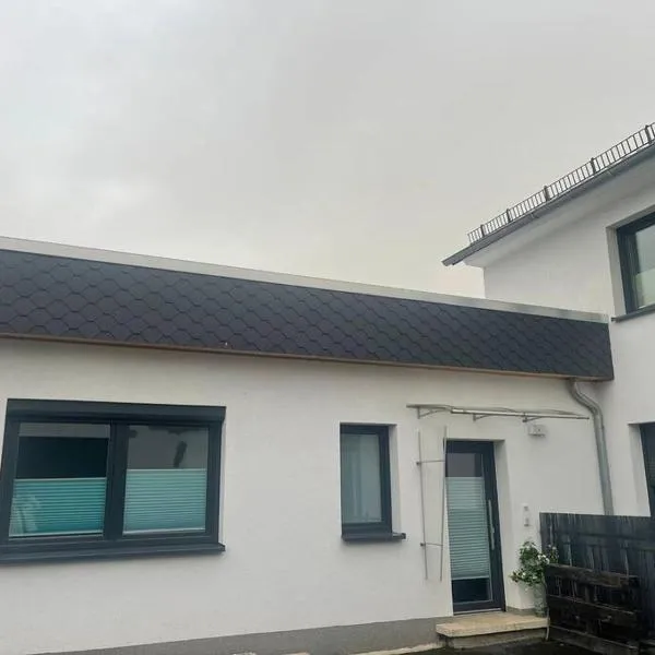 Schöne Anliegerwohnung, hotel v destinaci Baunatal