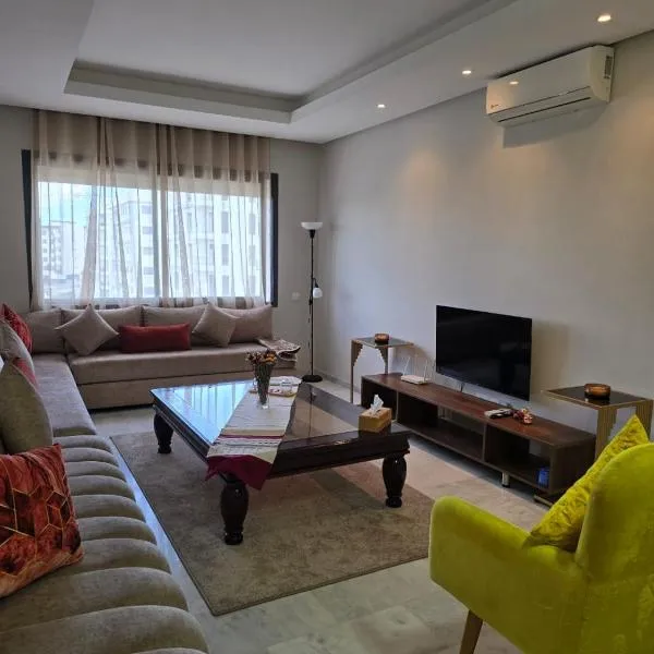Charmant appartement à 10min de L' Aéroport Med V, hotel in Nouaceur