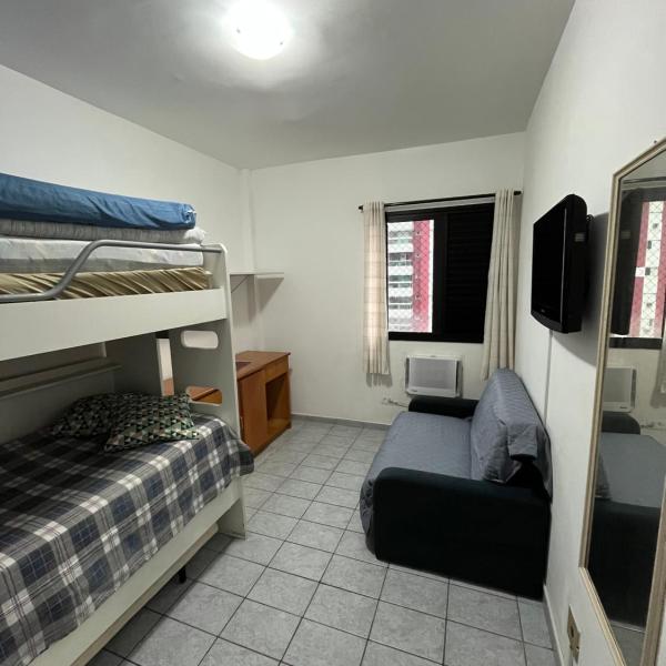 Ap Canto do Forte com Wi-Fi, TV e varanda - Foto 2