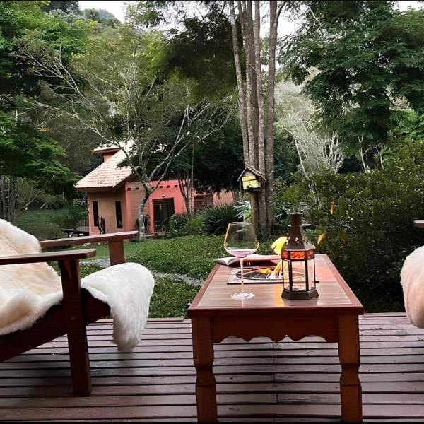 CHALÉ AZALÉA Lindo chalé NO CAMPO com roupas de cama e banho impecáveis, Wi-Fi StarLink de alta velocidade, cozinha equipada, estacionamento privativo, decks, jardins, lareiras, conforto, privacidade e belíssimas paisagens - Foto 3