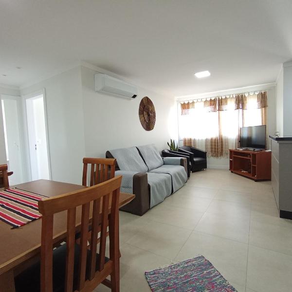 Apartamento Central, com ar condicionado sala e quartos, completo e aconchegante - Foto 4