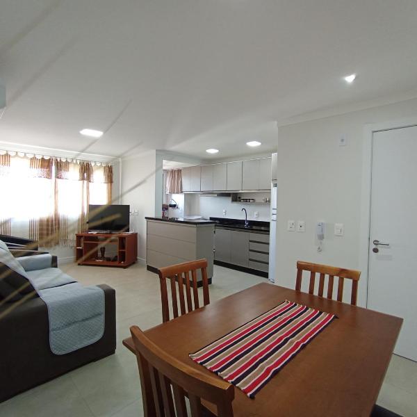 Apartamento Central, com ar condicionado sala e quartos, completo e aconchegante