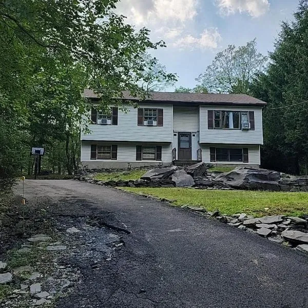 Poconos Retreat, hotel din Bushkill