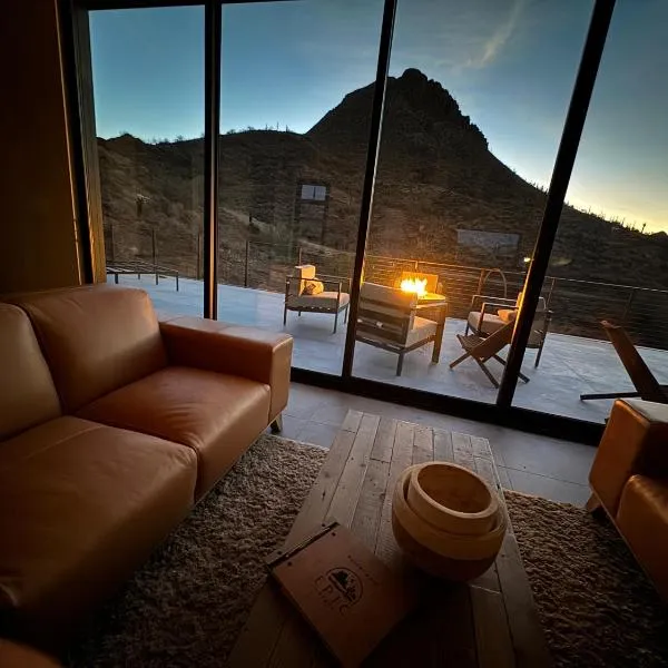 Desert Rain -Floating House, hotel in Anthem