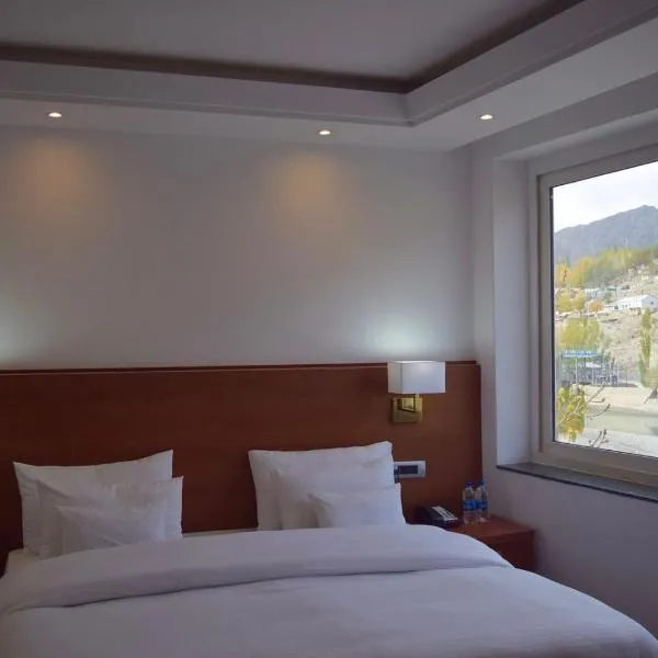 Hotel The Haven - Centrally Heated and Air Conditioned, hotel in Kargil