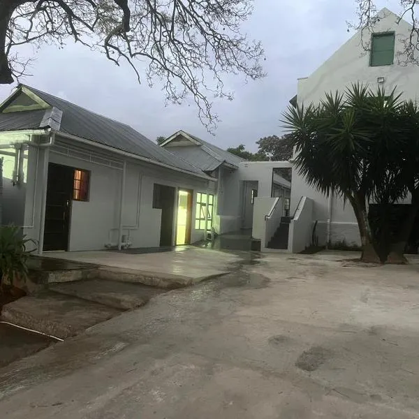 Heba Guest Lodge Two, hotel v destinaci Uitenhage