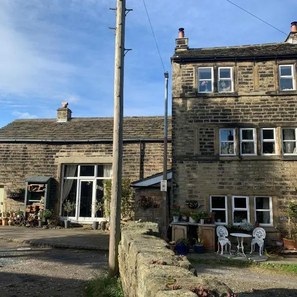 Barn Cottage Quirky Weaver's Cottage in Quaint Hamlet, hotel v destinaci Holmfirth