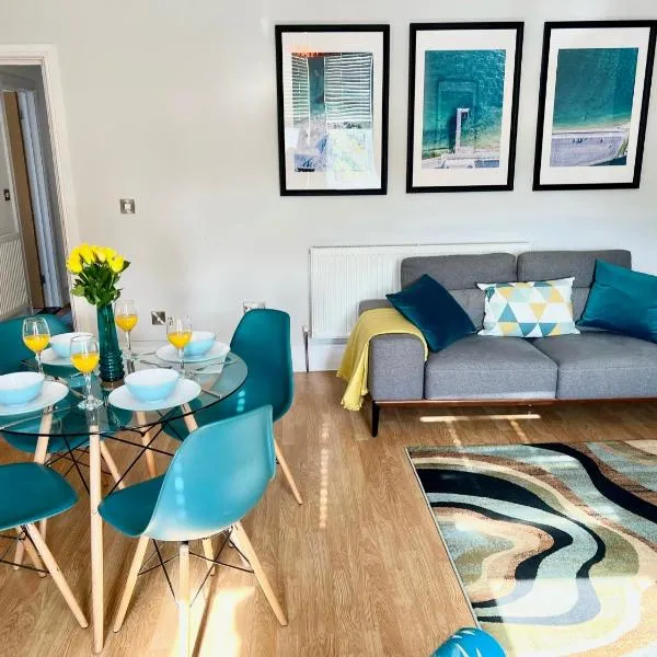 Between the Beach and Shops 2 bath private parking, hotel in Portsmouth