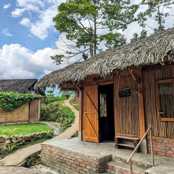 The Happy Happy Bungalow of Happiness!, khách sạn ở Lào Cai