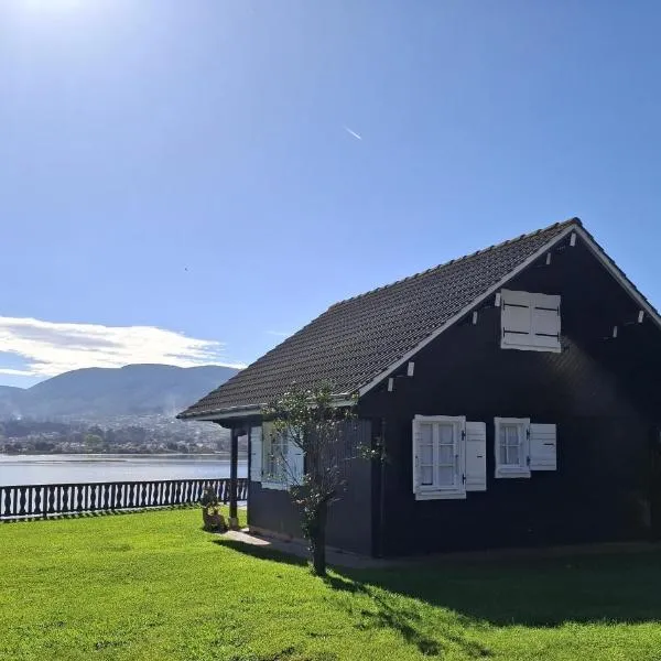 Casa de madera sobre el mar, Hotel in Nigrán
