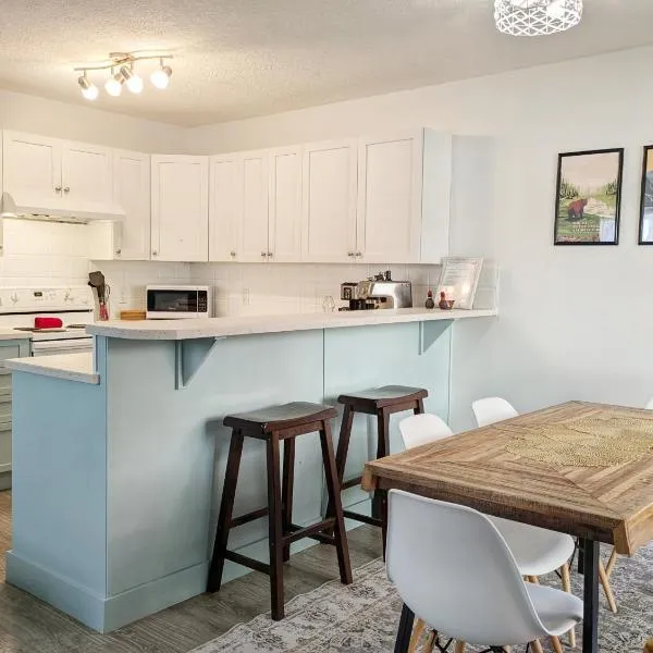 Bright 3 bed 3 bath House in Radium Hot Springs, hotel in Radium Hot Springs