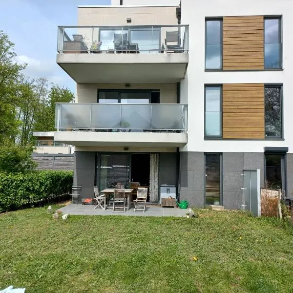 Monastery Garden - 2 single and little rooms - bed & free breakfast - shared accomodation where landlord lives, hotel in Wezembeek-Oppem