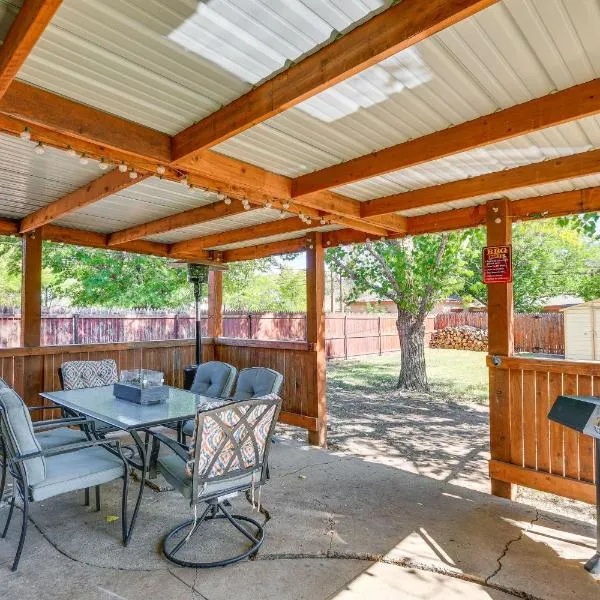 Cozy Home w/Fire Pit: Drive to Palo Duro Canyon!, ξενοδοχείο σε Amarillo
