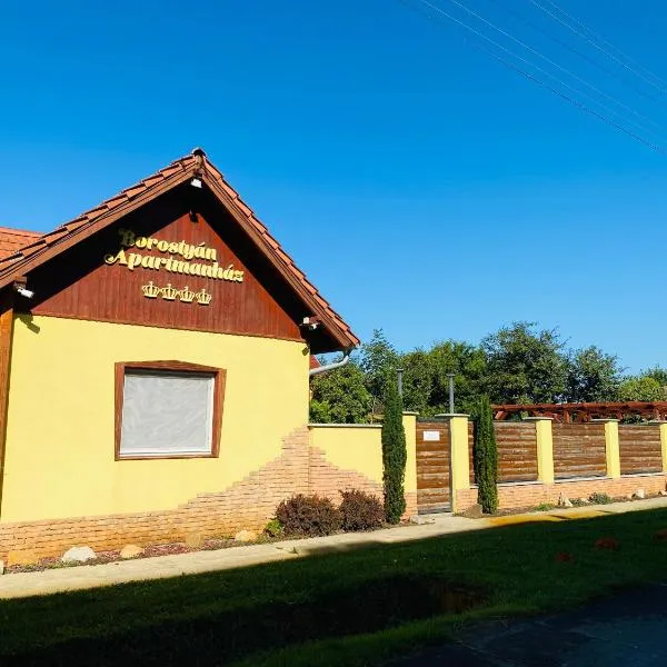 Borostyán Apartmanház, hotel v destinaci Mórahalom