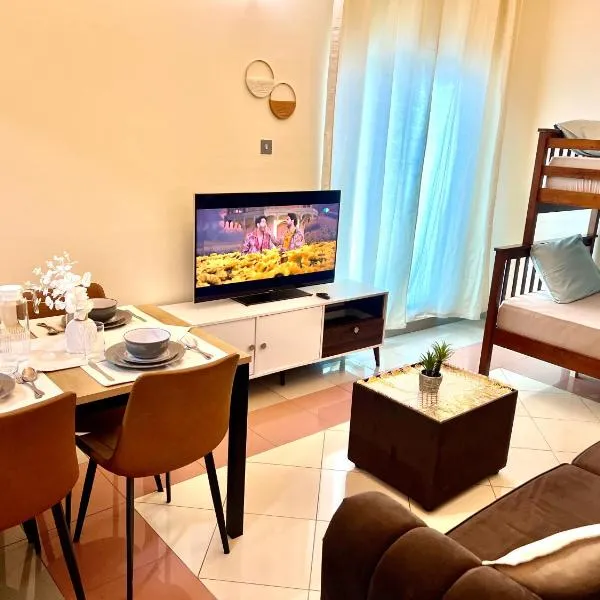Cozy 1 Bedroom apartment in Dubai by Al Ghaimah Holiday Homes، فندق في دبي
