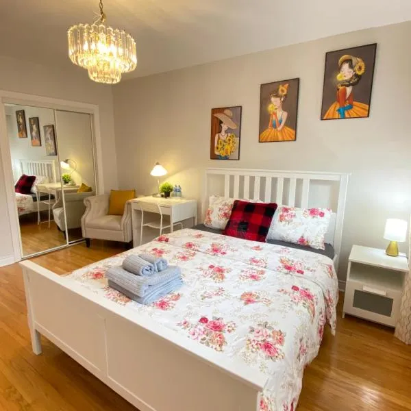 Sunny House - Main Floor, Free parking, in Toronto, hotel v destinaci Toronto