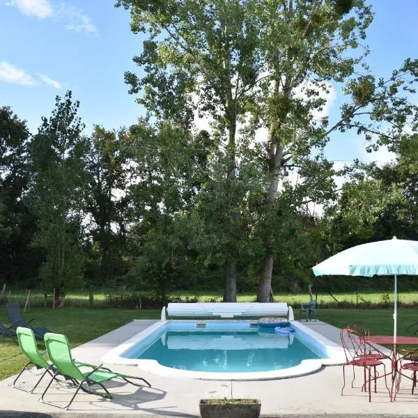 Gîte des Comtes du Perche 2 logements indépendants de 40 et 25 m2, hotel v destinaci Val-au-Perche