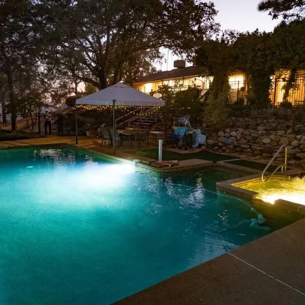 Yosemite Mountain Top Retreat Hilltop Manor Pool Spa, hotel en Mariposa