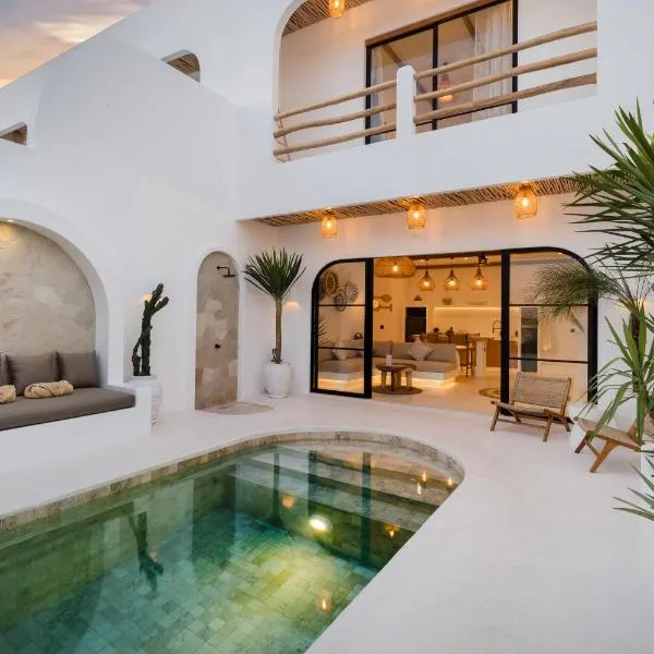 Villa Casa Gaia 1 by BaliSuperHost, hotel en Umalas