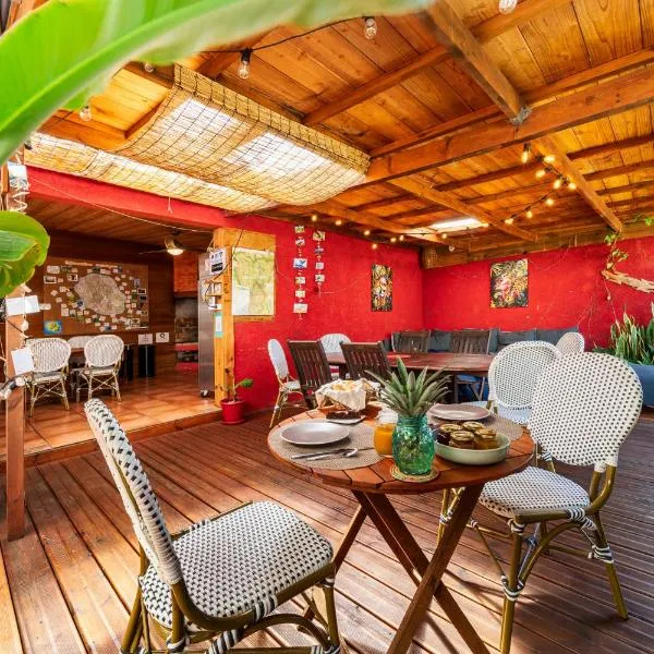 Les Baroudeurs Hostel, hotel v destinaci Saint-Pierre