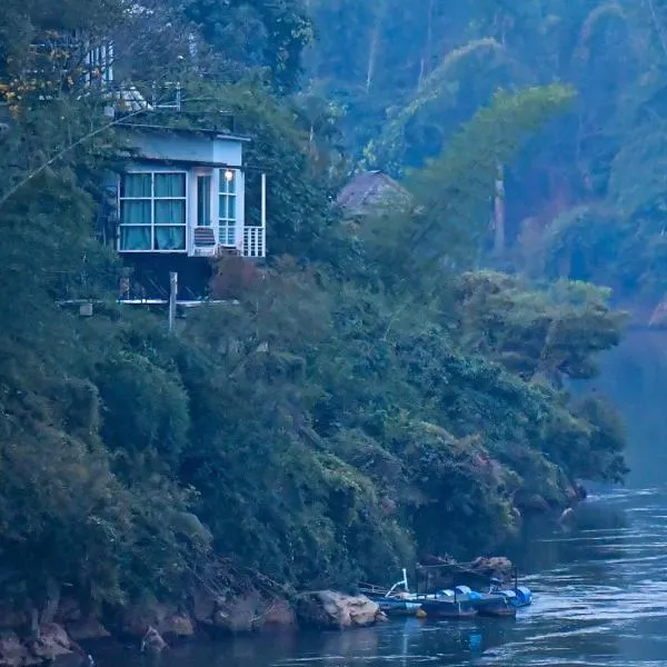 Jung Ja Hut, hotel v destinaci Sai Yok