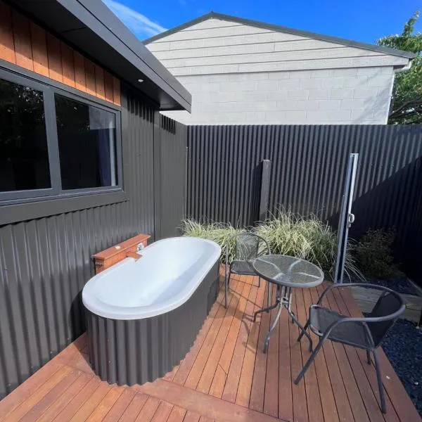 Cosy Apartment with Outdoor Private Bath for 2, hotel v destinaci Timaru