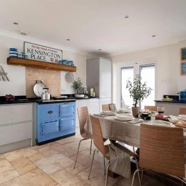 Quay House Luxury Living for 10 & Private Parking, Hotel in Topsham