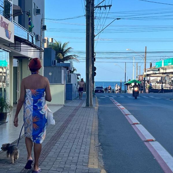 B208 - Apartamento de 2 quartos em Bombas, próximo ao mar - SC