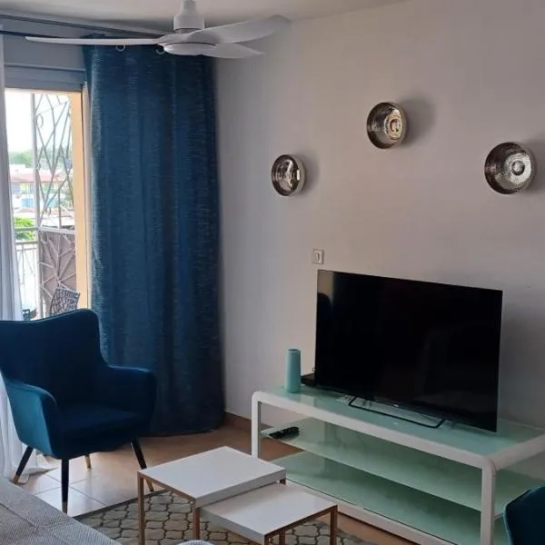 NANA - Grand Appartement - C32- Cuisine équipée- CLIM-WIFI-Terrasse, hotel in Cayenne