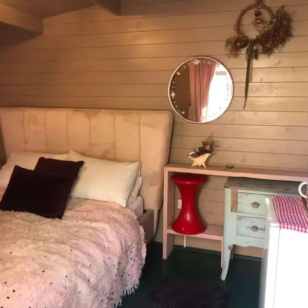 The Dairy - Seaside Couples Escape in Whitstable, ξενοδοχείο σε Whitstable