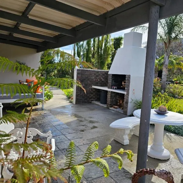 Tsitsikamma Gardens Cottages Self-catering Cottages, hotel v destinaci Sanddrif