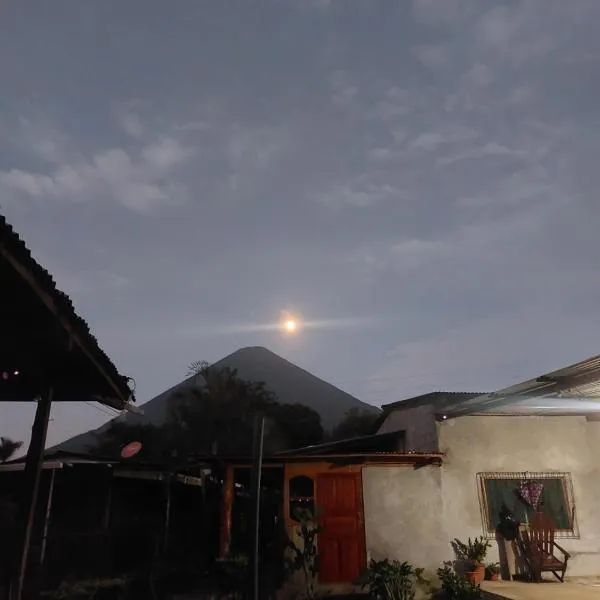 Hostal Bullshark, hotel in Cuatro Esquinas