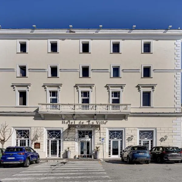 Hotel De La Ville, hotel Civitavecchiában