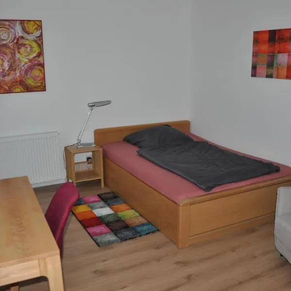 1-Zimmer-Appartment in Troisdorf Sieglar, hotel in Oberlar