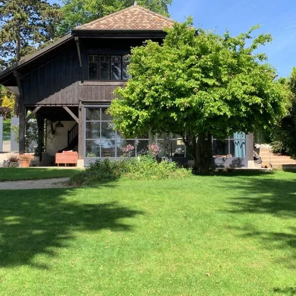 'Le Petit Clos Suites'- Charming Getaway on Leman Lake, hotel v destinaci Nyon