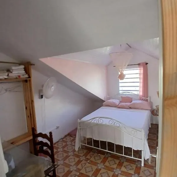 Au D LOCATION, hotel in Grand-Bourg