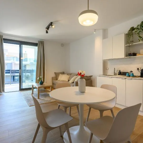 Tiber Terrace Retreat - Free Parking, Wi-Fi & Netflix, hotel i Fiumicino