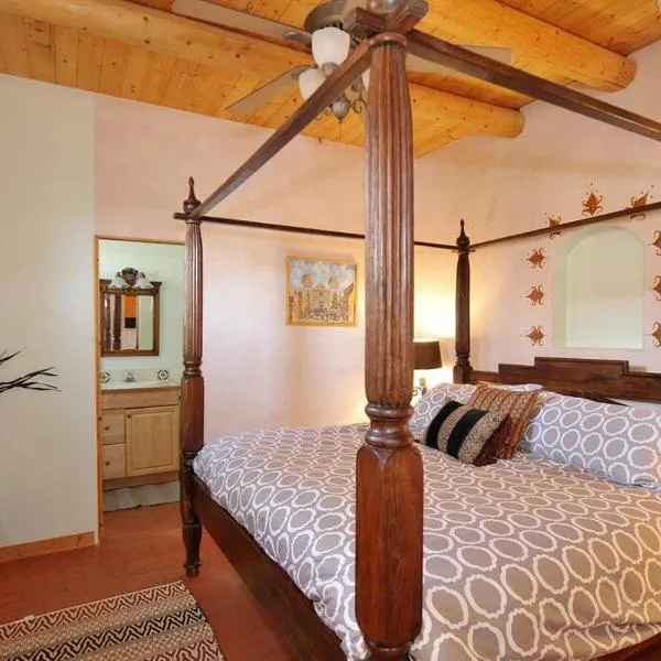 Casita Bee, Santa Fe charmer, hotel in Santa Fe