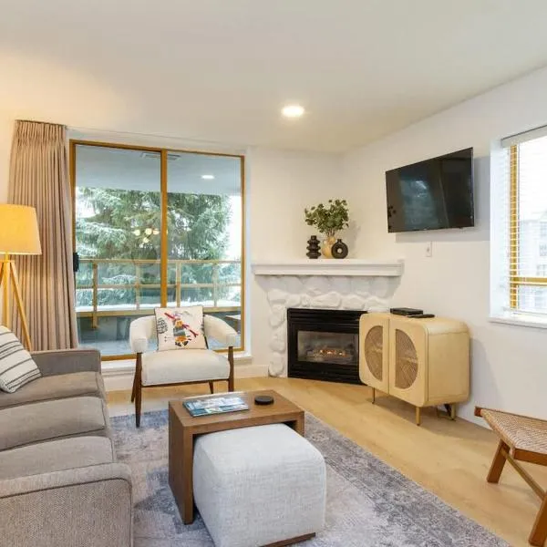 Renovated 2Bed-2Bath in Village with Pool, Hot Tub, and Sauna, hotel v destinaci Whistler