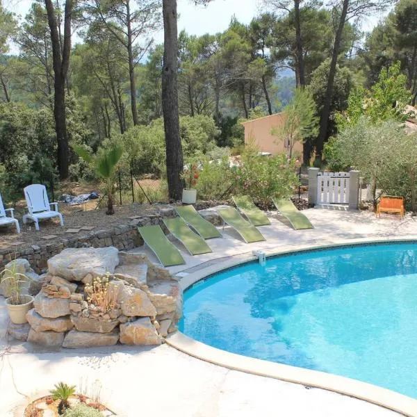 Villa Coronille calme et nature, hotel in Entrecasteaux