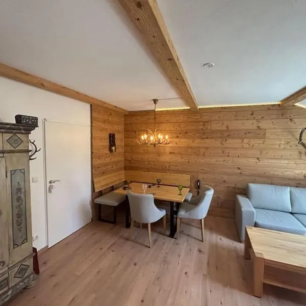 FEWO Allgäu Chalet mit Schwimmbad und Sauna, khách sạn ở Oberstdorf